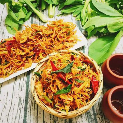 Mẹ đảm&nbsp;làm khô gà lá chanh cả nhà thỏa cơn thèm ngày mưa lạnh-1