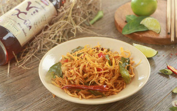 Mẹ đảm&nbsp;làm khô gà lá chanh cả nhà thỏa cơn thèm ngày mưa lạnh-2