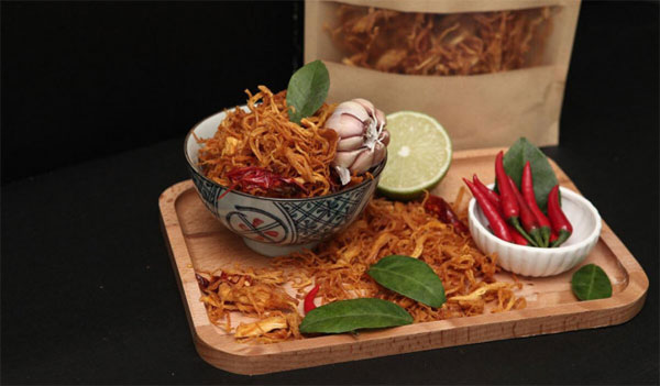 Mẹ đảm&nbsp;làm khô gà lá chanh cả nhà thỏa cơn thèm ngày mưa lạnh-3