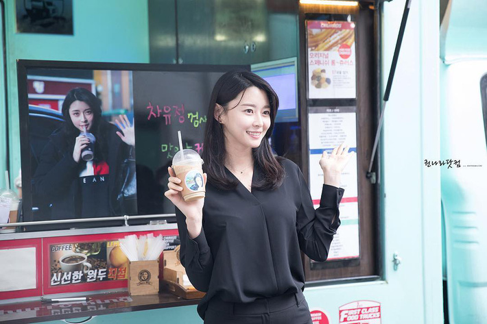 Giờ mới nhận ra Kwon Nara (Tầng Lớp Itaewon) có vòng 1 rất ra gì, chẳng qua trong phim diện đồ công sở che mất điểm ăn tiền” mà thôi-5