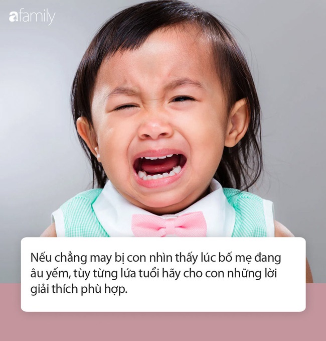 Bị con gái 4 tuổi bắt gặp cảnh bố mẹ đang mặn nồng, người cha phản ứng thông minh giúp con hết tò mò thắc mắc-3