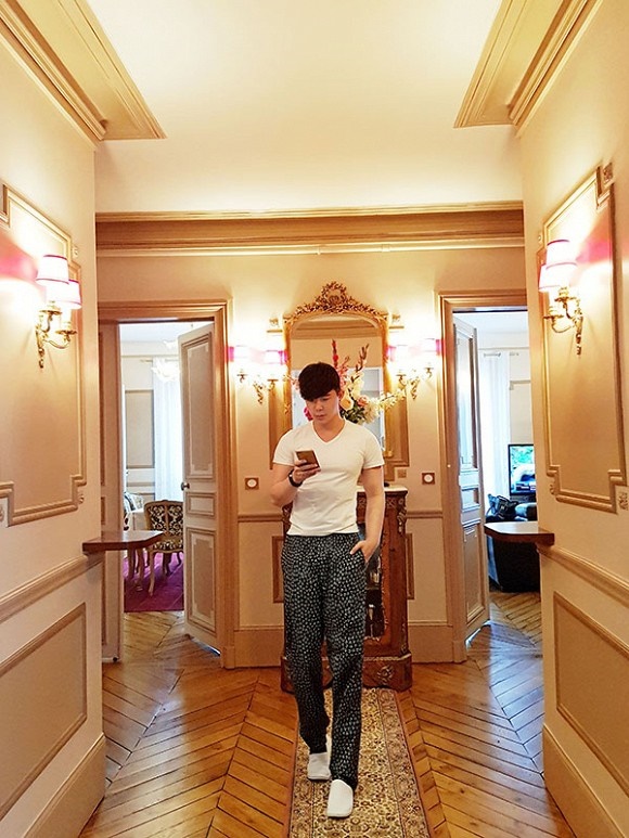 Nathan Lee khoe không gian nhà 300m2 đẹp như cung điện tại Paris-3