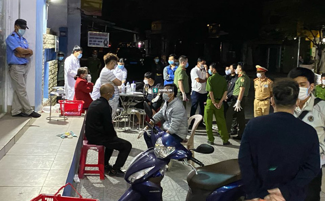 Xe khách BKS Quảng Ninh bí ẩn chở 4 khách Trung Quốc đến Thừa Thiên Huế-1