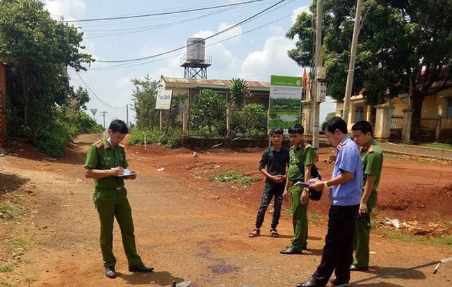 Mâu thuẫn gia đình, chồng chém vợ nguy kịch rồi tự tử-1