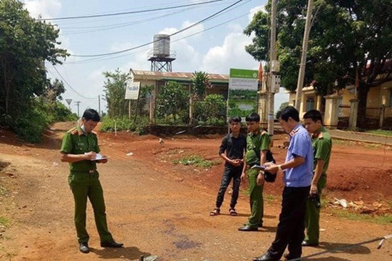 Mâu thuẫn gia đình, chồng chém vợ nguy kịch rồi tự tử