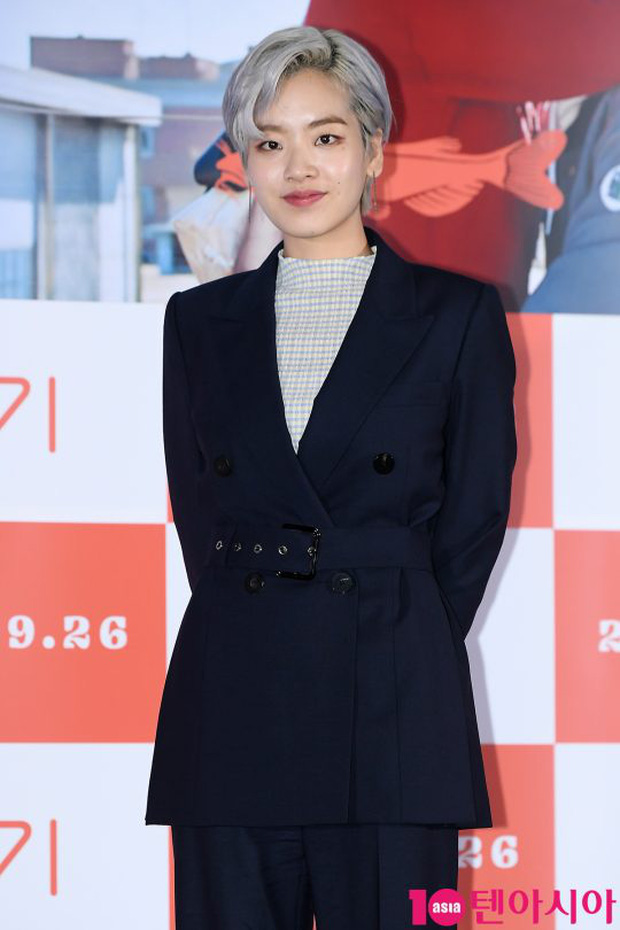 Mỹ nhân chuyển giới của Itaewon Class giỏi ăn vận hack dáng ghê: Cao 1m6 mà ảnh nào trông cũng như 1m7, chân dài tít tắp-7