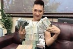 Chân dung Huấn Hoa Hồng: Giang hồ mạng 2 lần đi cai nghiện, thản nhiên ra sách chui và đóng MV quảng cáo cờ bạc trá hình-16