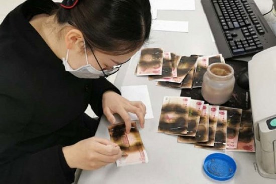 Lo sợ COVID-19, người phụ nữ TQ quyết định 