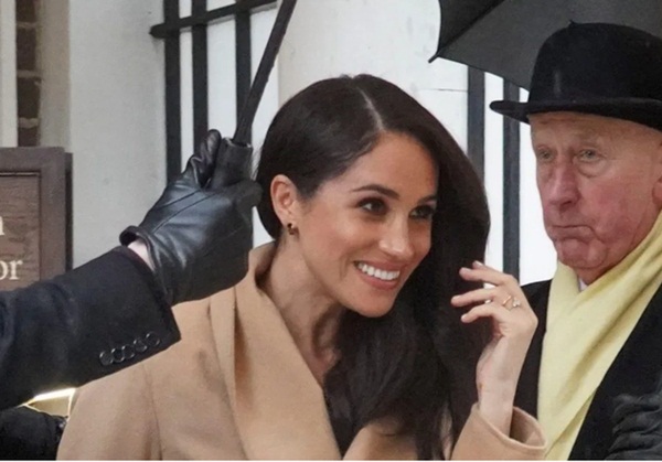 Meghan Markle chính thức lộ diện ở Anh với hình ảnh hoàn toàn khác biệt, bắt đầu thực hiện những nhiệm vụ hoàng gia cuối cùng-1
