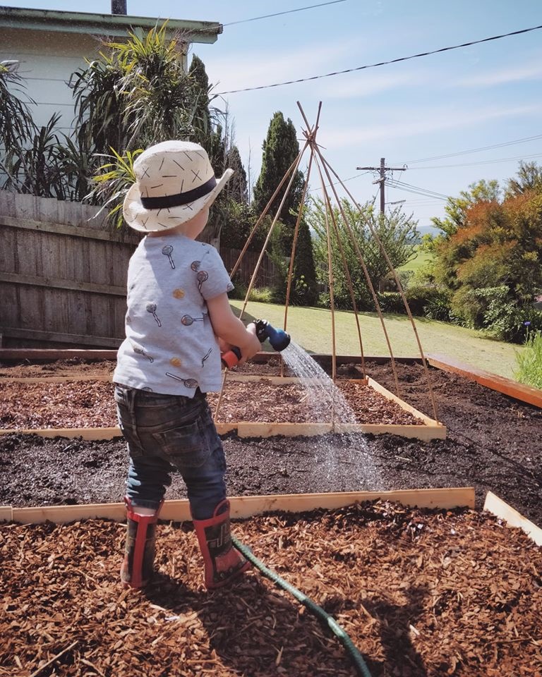 Khu vườn yên bình rộng 15ha ngập tràn hoa lá, cỏ cây của ông bố hai con-14