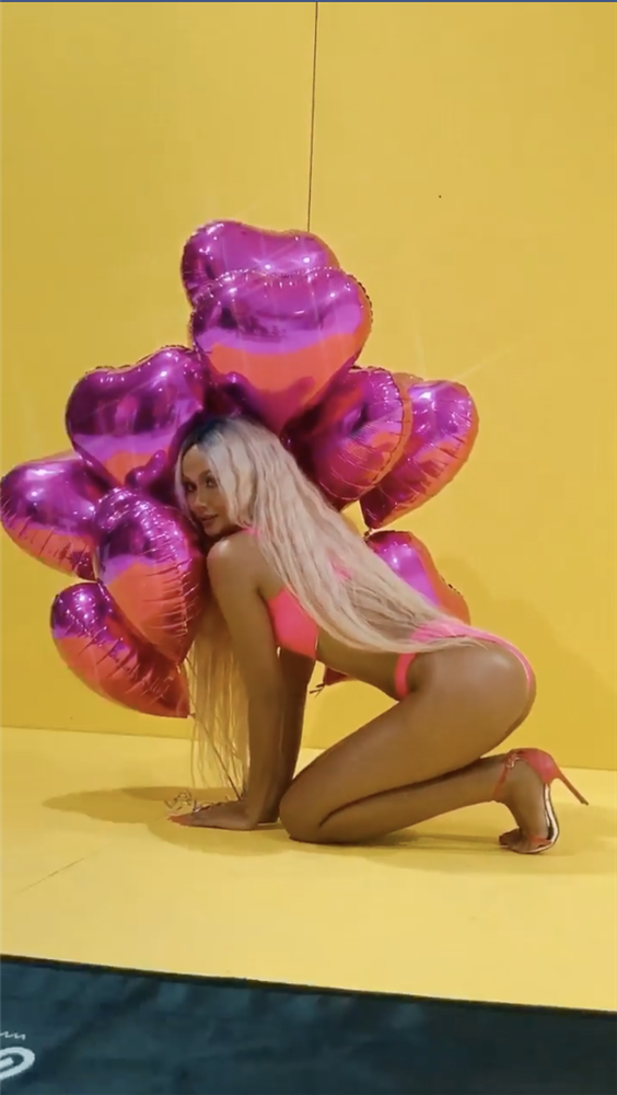 H’Hen Niê gây lú” với hình ảnh cosplay 3 chị em thị phi: Tóc như Kim Kardashian, diện bikini choé đặc sệt Kylie, body lại hot như Kendall-5