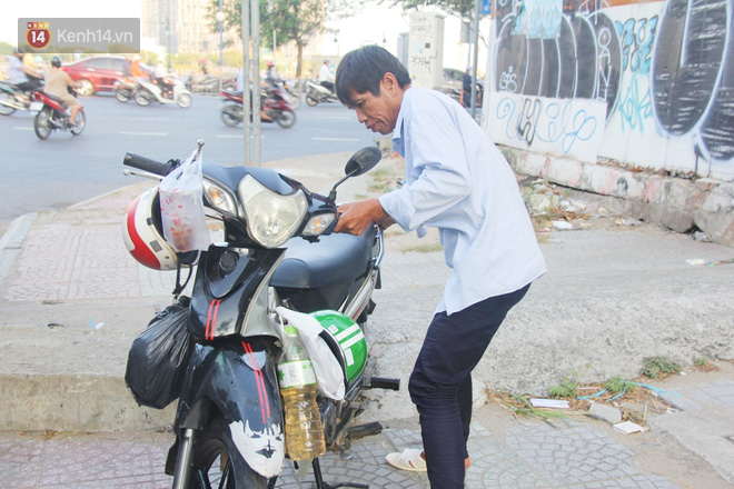 Đằng sau câu chuyện người đàn ông nghèo bật khóc khi bị CSGT tịch thu xích lô: Mấy chú góp tiền để tui mua chiếc xe máy, tui biết ơn dữ lắm!-3