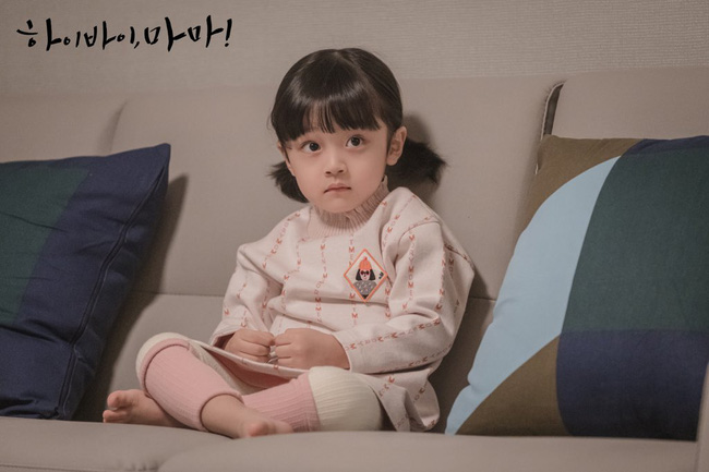 Hi Bye, Mama: Đổ rạp trước loạt biểu cảm siêu đáng yêu của cậu bé trong vai con gái Kim Tae Hee-10