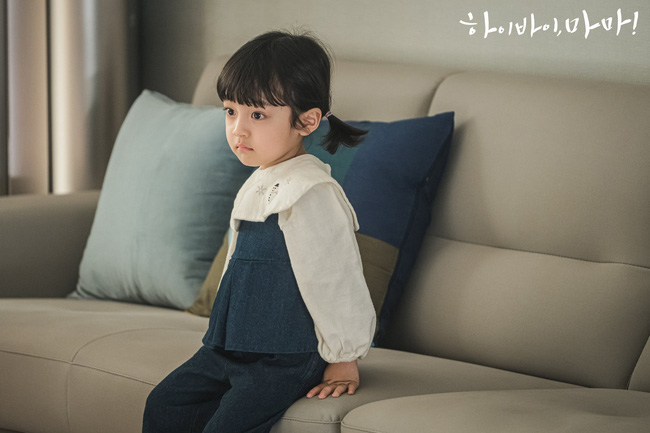 Hi Bye, Mama: Đổ rạp trước loạt biểu cảm siêu đáng yêu của cậu bé trong vai con gái Kim Tae Hee-9
