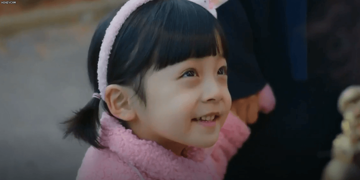 Hi Bye, Mama: Đổ rạp trước loạt biểu cảm siêu đáng yêu của cậu bé trong vai con gái Kim Tae Hee-2