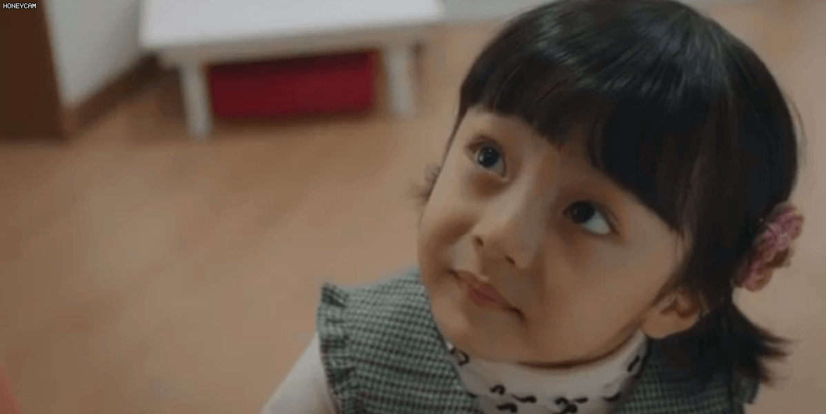 Hi Bye, Mama: Đổ rạp trước loạt biểu cảm siêu đáng yêu của cậu bé trong vai con gái Kim Tae Hee-4