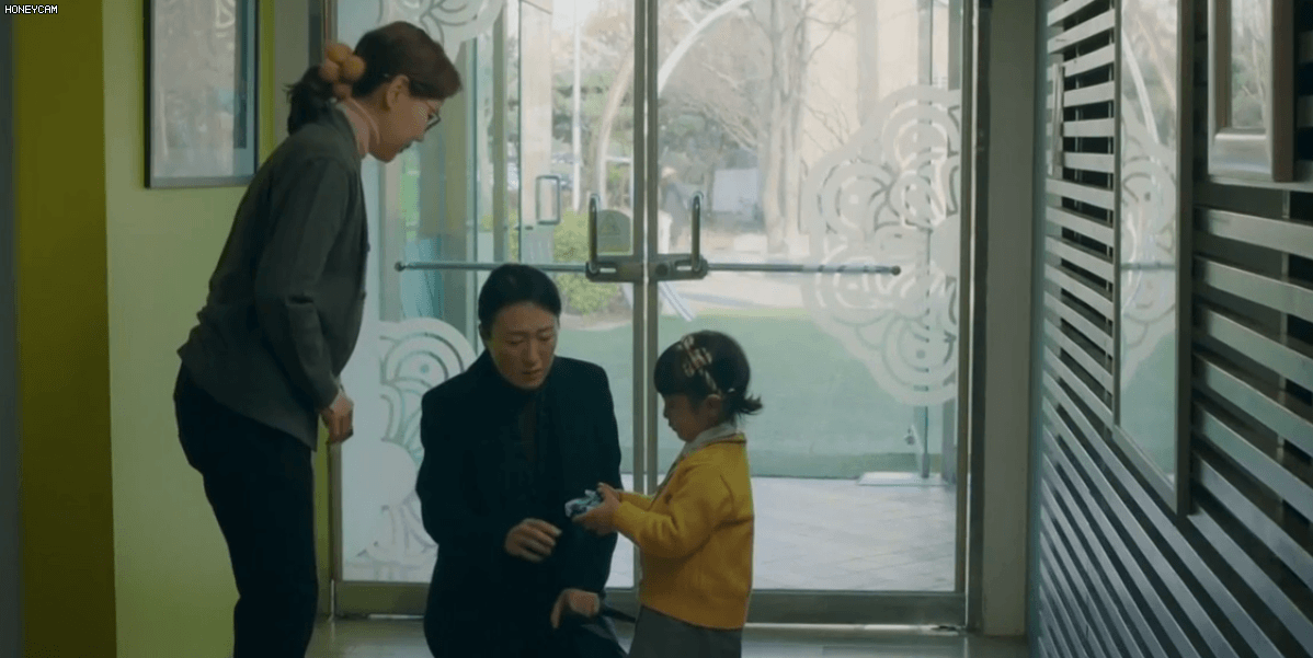 Hi Bye, Mama: Đổ rạp trước loạt biểu cảm siêu đáng yêu của cậu bé trong vai con gái Kim Tae Hee-8