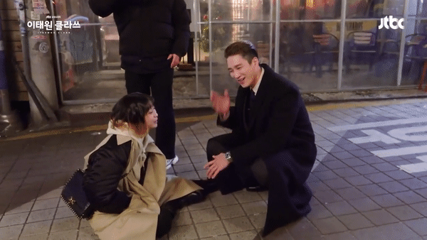 Hậu trường tập 10 Tầng Lớp Itaewon: Điên nữ bỏ rơi Park Seo Joon, đu đưa với ác nam Ahn Bo Hyun-4