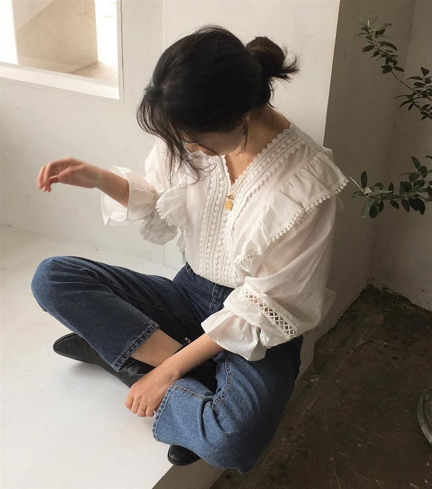 Áo blouse kiểu quý tộc đang được hội chị em sao Hàn mê mệt, bánh bèo là thế nhưng lên đồ lại sang chảnh khó tin-3