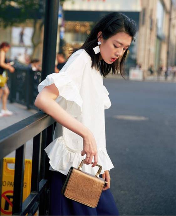 Áo blouse kiểu quý tộc đang được hội chị em sao Hàn mê mệt, bánh bèo là thế nhưng lên đồ lại sang chảnh khó tin-20