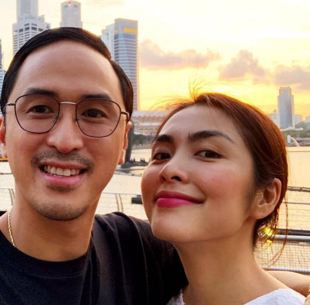 Louis Nguyễn đăng ảnh như một thước phim bên Hà Tăng: Cái nắm tay hơn mọi lời nói, minh chứng tình yêu kéo dài cả thập kỷ-4