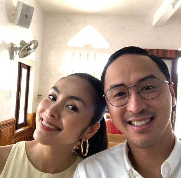 Louis Nguyễn đăng ảnh như một thước phim bên Hà Tăng: Cái nắm tay hơn mọi lời nói, minh chứng tình yêu kéo dài cả thập kỷ-5