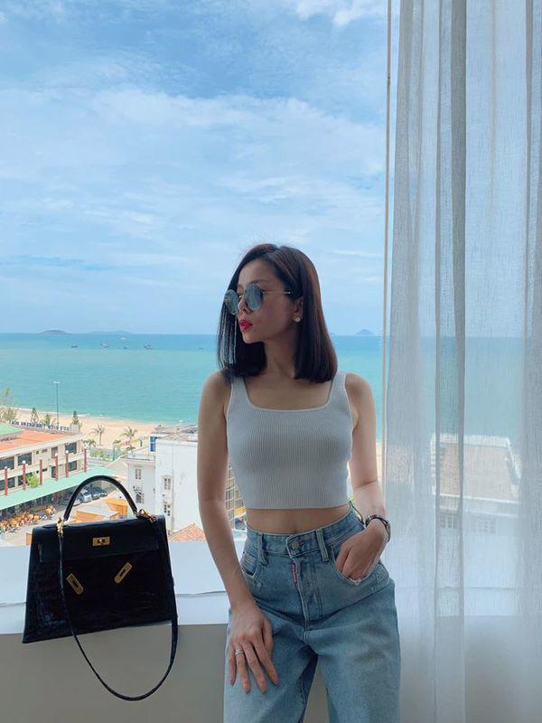 Lúc ngắn trên lúc hở dưới, Lệ Quyên ngày càng ăn mặc phóng khoáng, trẻ trung-5