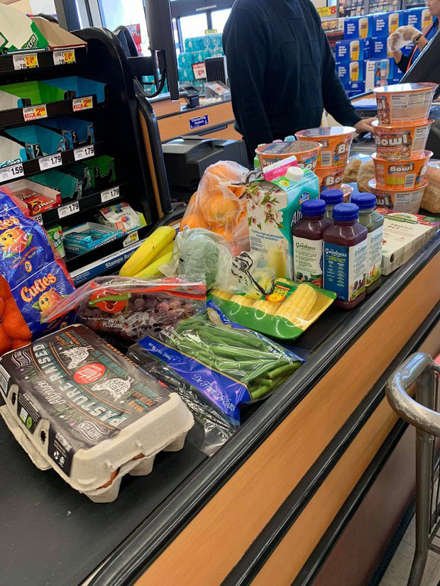 Sao Việt làm gì để chống dịch tại Mỹ: Huỷ mọi lịch trình, cho con nghỉ học, khá giả đến mấy vẫn phải dự trữ thức ăn-8