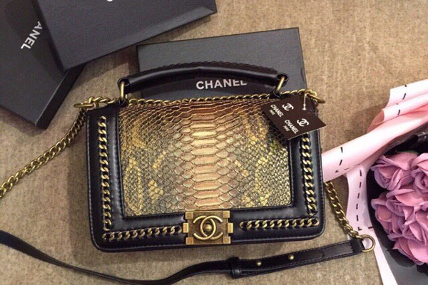 Đi mua đồ tặng bạn gái, chàng trai không ngờ gặp shop có tâm đến mức đòi chỉnh lỗi chính tả cho anh” kẻo người yêu lại giận-6