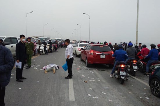 Danh tính nam thanh niên tử vong lúc sáng sớm tại đoạn đường đang sửa trên cầu Vĩnh Tuy