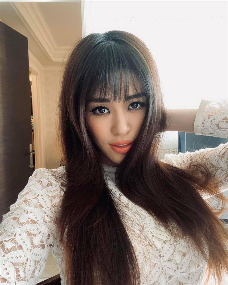 Tóc mái đã dìm nhan sắc HH Khánh Vân thê thảm, vậy mới thấy không phải ai cũng chơi được kiểu tóc hack tuổi này-2