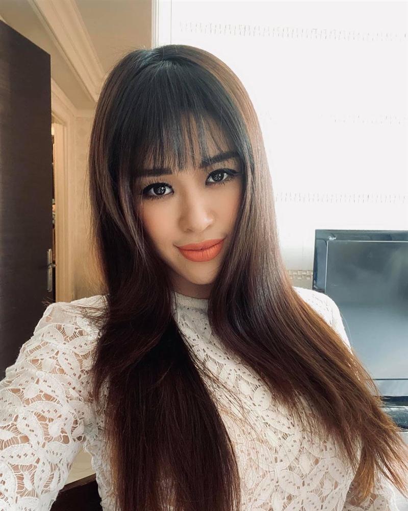 Tóc mái đã dìm nhan sắc HH Khánh Vân thê thảm, vậy mới thấy không phải ai cũng chơi được kiểu tóc hack tuổi này-3