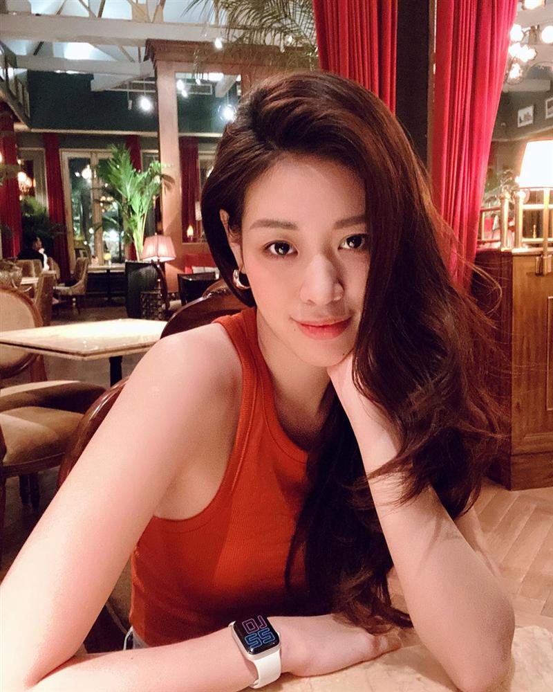 Tóc mái đã dìm nhan sắc HH Khánh Vân thê thảm, vậy mới thấy không phải ai cũng chơi được kiểu tóc hack tuổi này-5