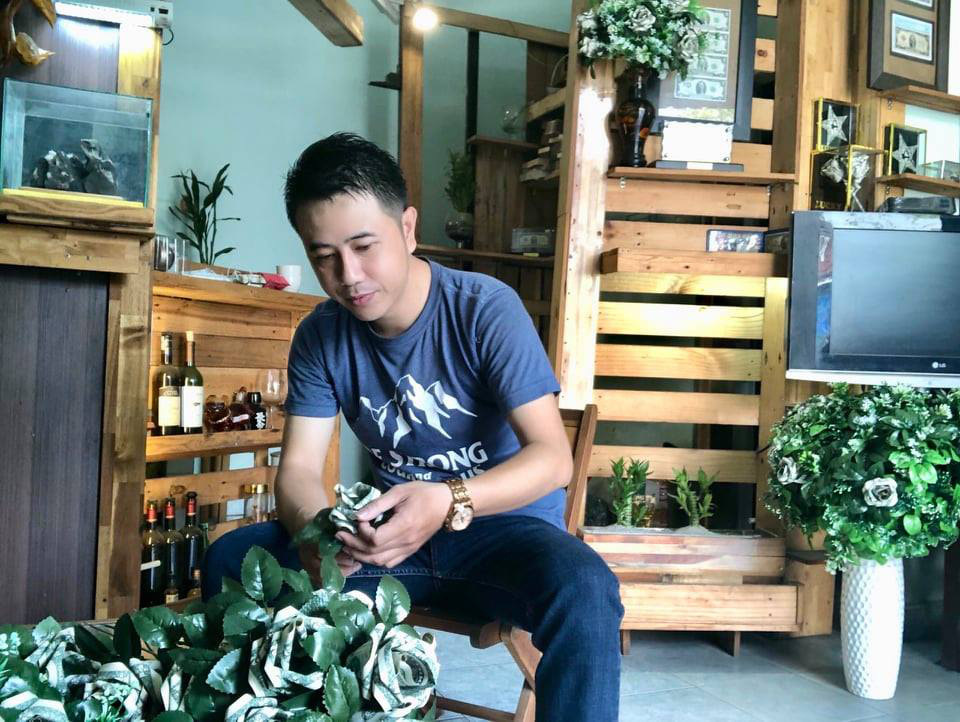 Ngày Quốc tế phụ nữ 8/3: Hoa hồng gấp bằng đồng 2 USD đắt khách-1