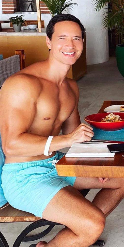 Khi người tình bị nghi photoshop cơ bắp đến biến dạng, Hà Hồ ngồi yên cũng khoe được eo thon-8