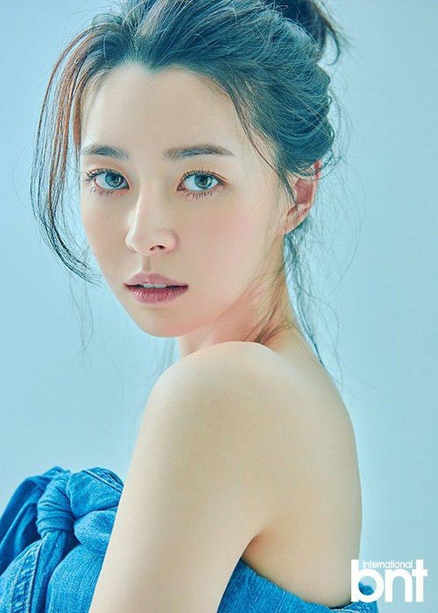 Nữ phụ xinh đẹp của Itaewon Class vừa khiến MXH dậy sóng nhờ cả loạt hình tuổi thơ khoe nhan sắc đỉnh cao từ thời tấm bé.-4