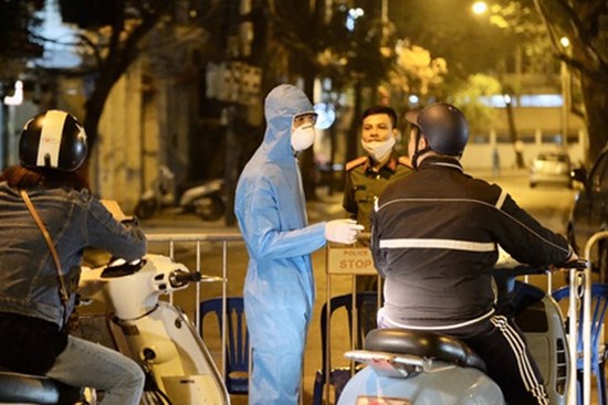 Trấn Thành và nhiều nghệ sĩ kêu gọi bình tĩnh sau ca mắc mới Covid-19