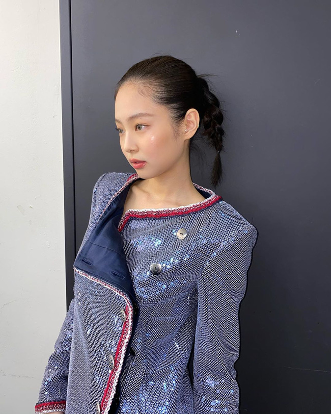 Tóc tết một đuôi sam rất trẻ trung lãng mạn chứ không hề sến, loạt mỹ nhân Việt - Hàn ai diện cũng đẹp-8