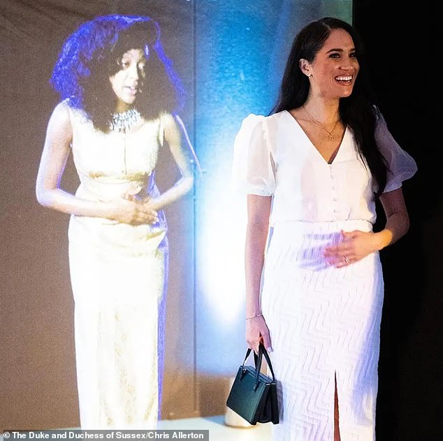 Vừa mới trở về hoàng gia Anh, Meghan Markle đã gây thù với mẹ chồng bằng chiêu thức từng làm với chị dâu Kate-2