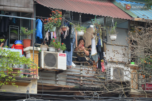 Ảnh: Phố Trúc Bạch vắng hoe vì ca nhiễm Covid-19 thứ 17, hàng loạt hàng quán đóng cửa, treo biển tạm nghỉ-3