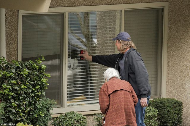 Chồng 89 tuổi phải cách ly vì COVID-19, hành động của người vợ 88 tuổi làm ai cũng xúc động-3