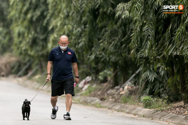 Bóng đá Việt Nam thấp thỏm giữa mùa dịch Covid-19 và cái giật mình lúc nửa đêm-1