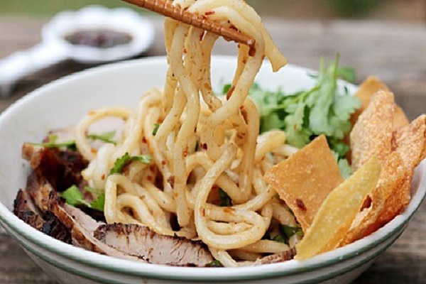 Nấu mì tôm, cho mì hay gói gia vị vào trước, nhiều người làm sai nên không ngon-6