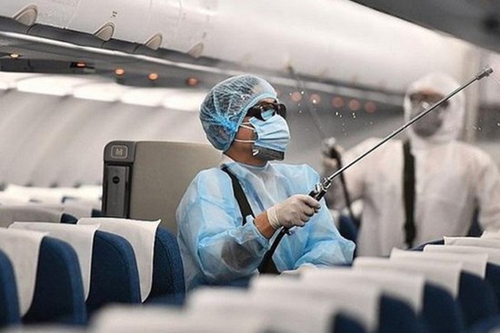 Những người đi cùng chuyến bay với bệnh nhân Covid-19 thứ 17 nên chú ý điều gì?