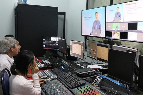 Từ 9/3, Hà Nội dạy ôn thi cho học sinh lớp 9, lớp 12 qua truyền hình-1