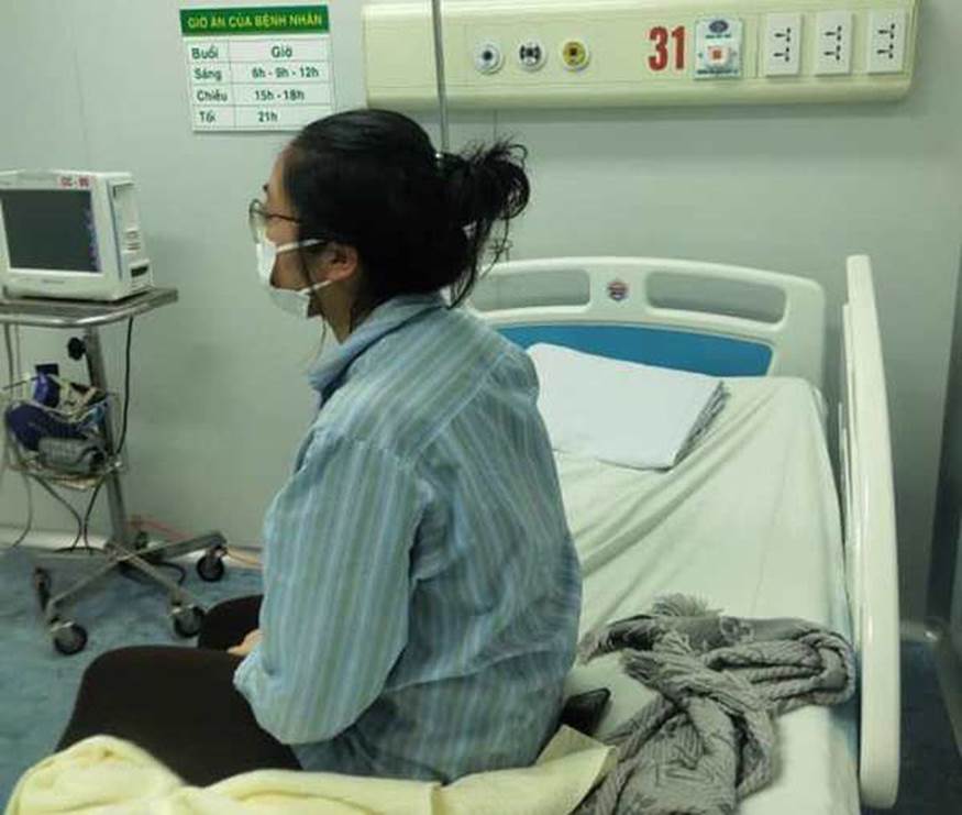 Bộ Y tế lên tiếng về bức ảnh nữ bệnh nhân nguy kịch được cho là cô gái mắc Covid-19-2