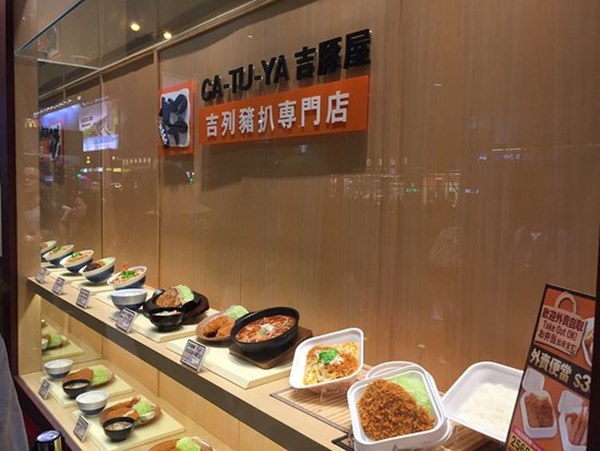 Bức ảnh người đàn ông vô tư úp khẩu trang đã sử dụng lên ống đũa gây phẫn nộ, nhà hàng Hong Kong lên tiếng-2