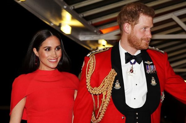 Meghan Markle tỏa sáng như nữ hoàng trong sự kiện mới nhất nhưng gương mặt buồn bã của Hoàng tử Harry mới đáng chú ý-3