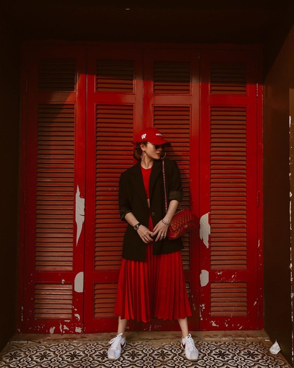 Mỹ nhân Việt chia làm 2 phe khi diện chân váy xếp ly: Bên rực rỡ sắc màu, bên thật dịu dàng mà không chói lóa-3