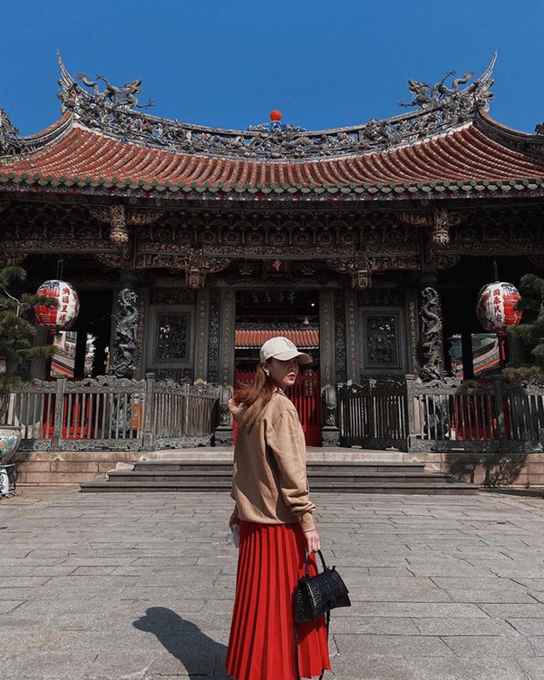 Mỹ nhân Việt chia làm 2 phe khi diện chân váy xếp ly: Bên rực rỡ sắc màu, bên thật dịu dàng mà không chói lóa-5